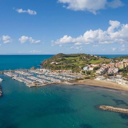 Appartamento Sirena A 2 Passi Dal Mare 피옴비노 외부 사진