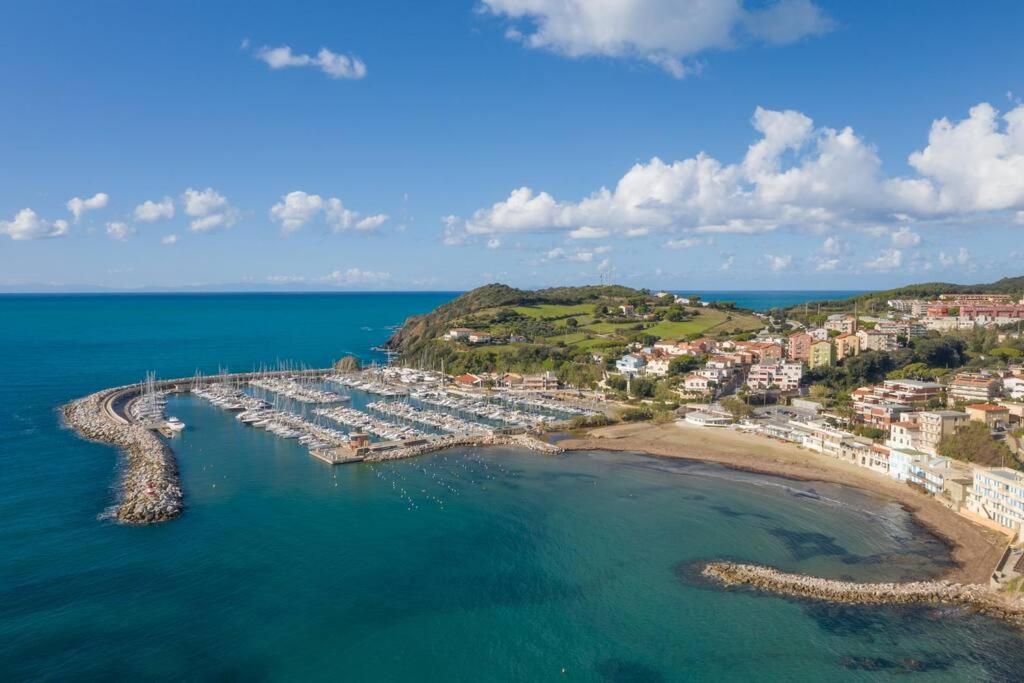 Appartamento Sirena A 2 Passi Dal Mare 피옴비노 외부 사진